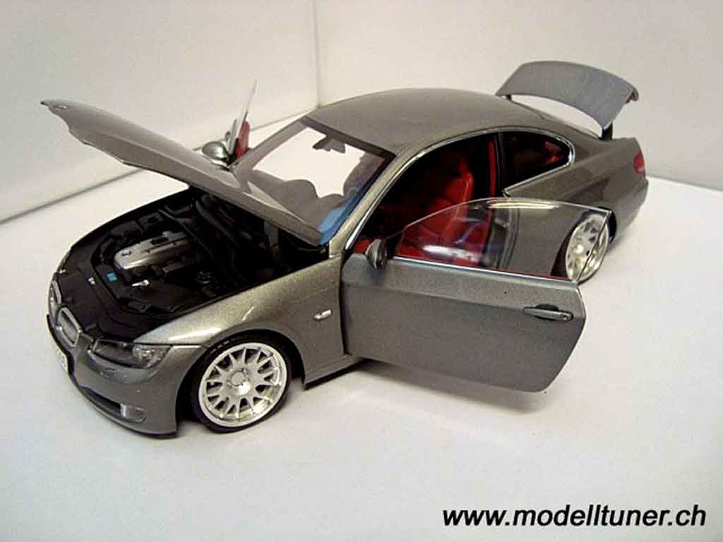 Bmw 330 coupe E92 grey 1/18 Kyosho