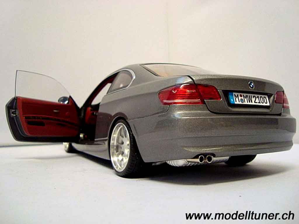 Bmw 330 coupe E92 grey 1/18 Kyosho