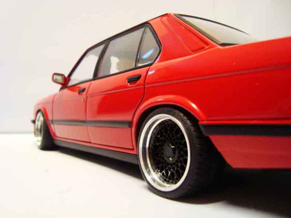 Bmw M5 tuning E28 red jantes bbs 17 pouces 1/18 Autoart