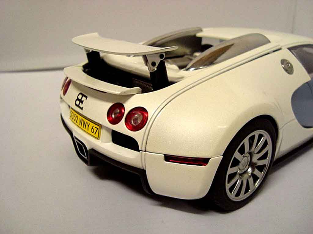 Bugatti Veyron coupe 16.4 perle blue 1/18 Autoart