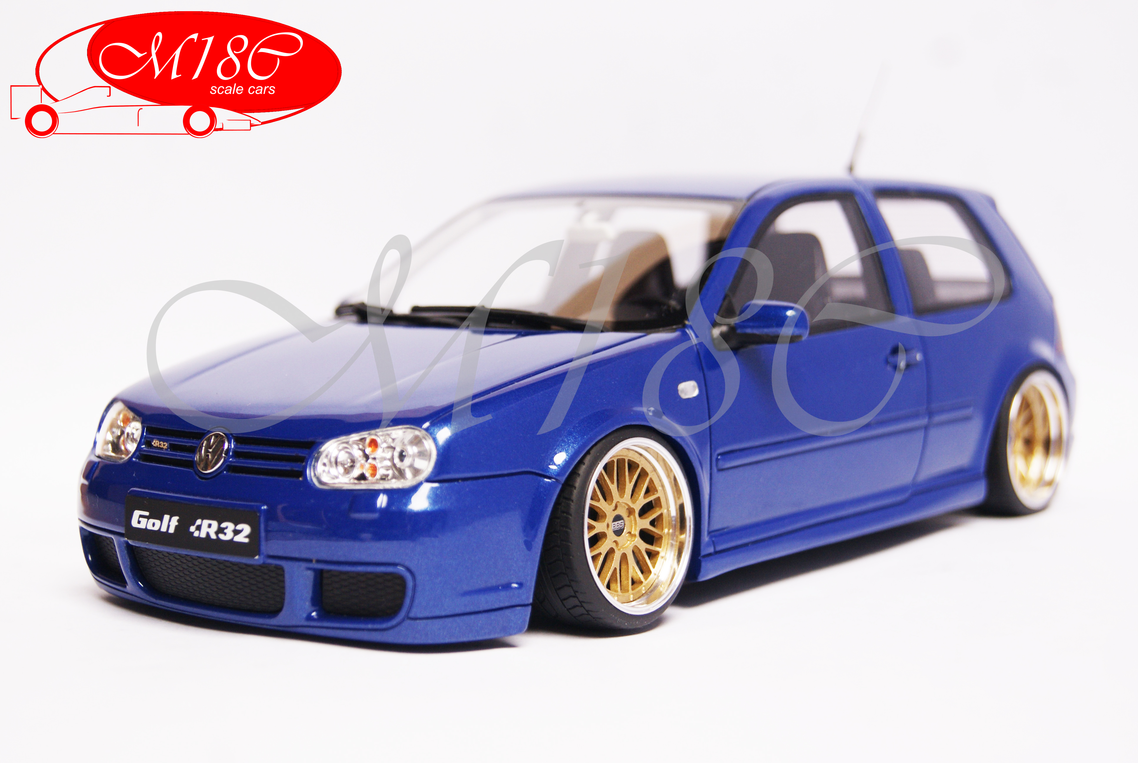 Volkswagen Golf IV R32 1/18 Ottomobile IV R32 blue jantes BBS 19 pouces bords larges diecast model cars
