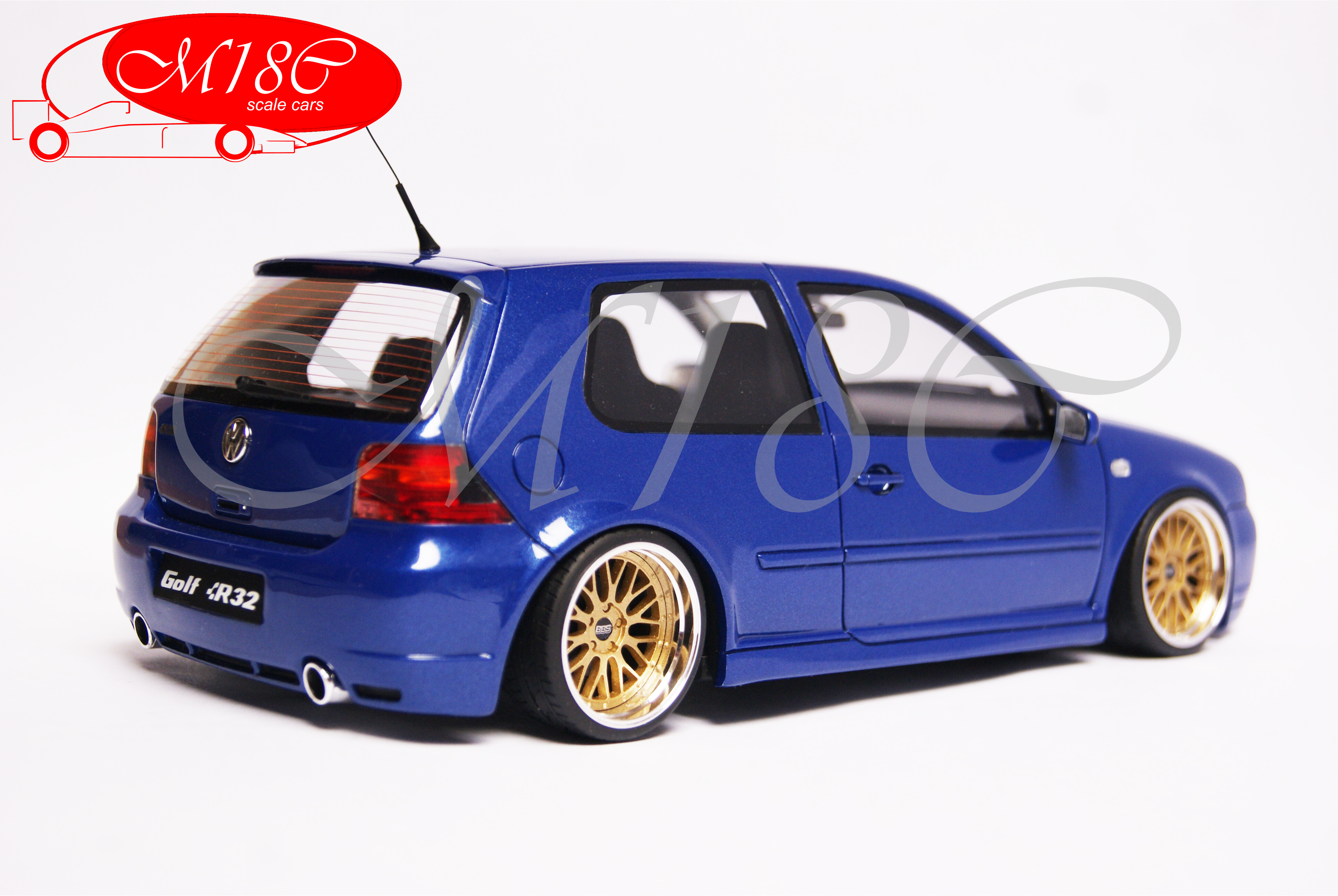 Volkswagen Golf R32 blue jantes BBS 19 pouces bords larges 1/18 Ottomobile