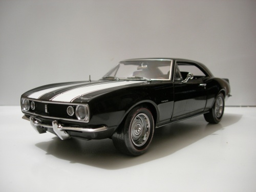 Chevrolet Camaro Z28 1/18 American Muscle Z28 black bandes whites 1967 diecast model cars