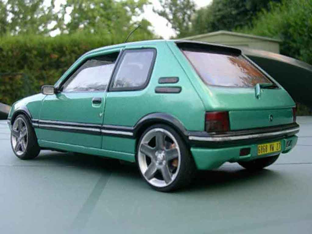 Peugeot 205 GTI Griffe 1.9 jantes blacks 1/18 Solido