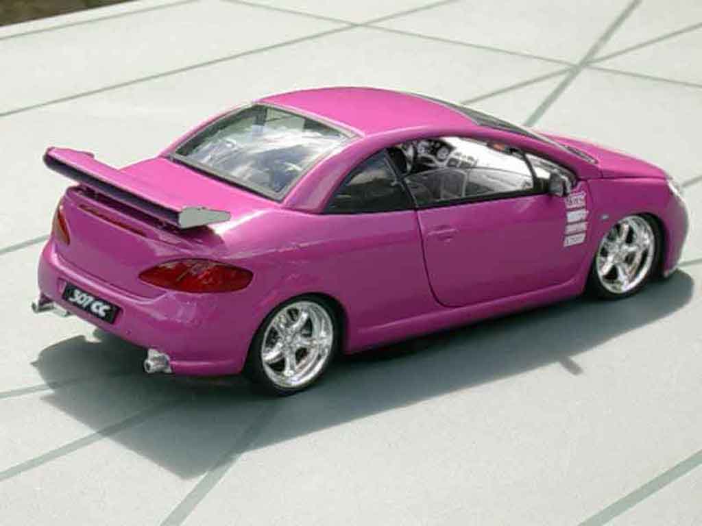 Peugeot 307 CC fushia fun 1/18 Solido