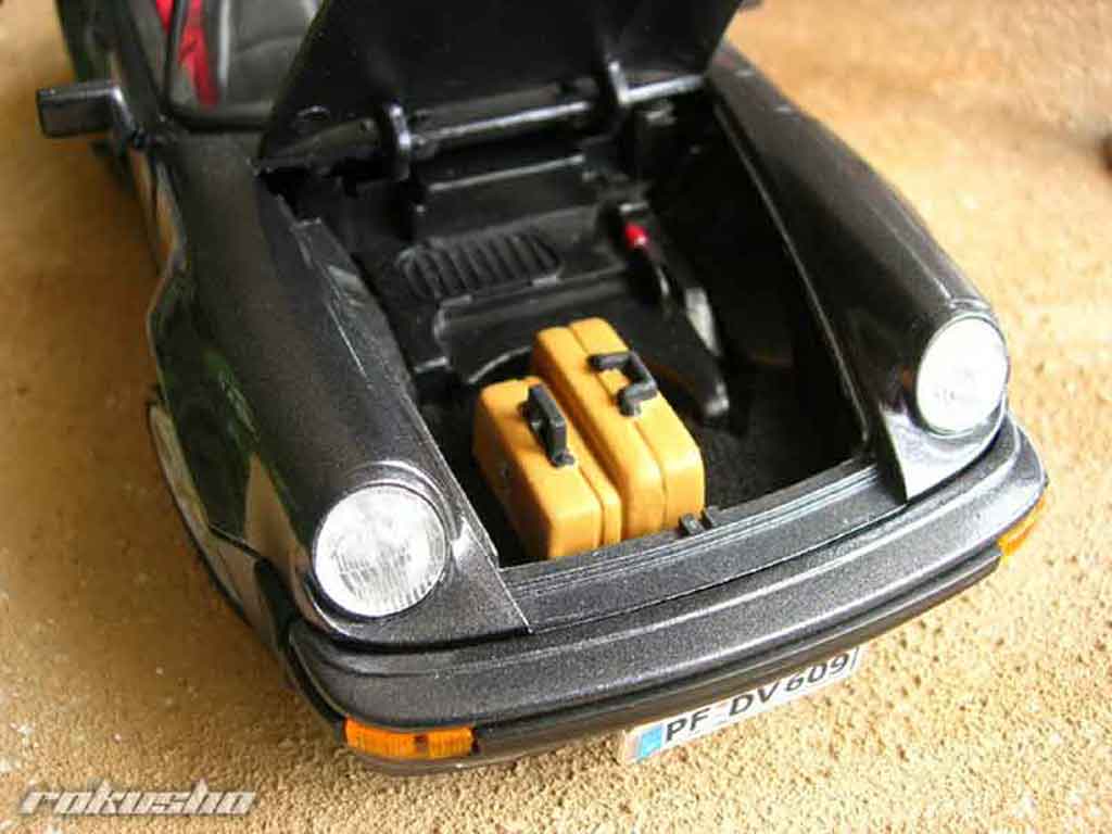 Porsche 911 Speedster 1989 grey 1/18 Maisto