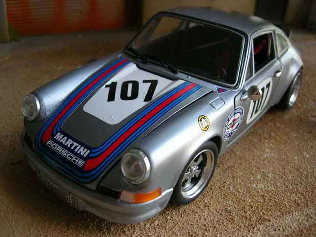 Porsche 911 RS 2.7 martini 1/18 Universal Hobbies