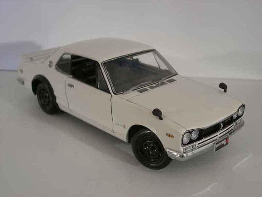 Nissan Skyline 2000 gt-r kpgc 10 white 1/18 Kyosho