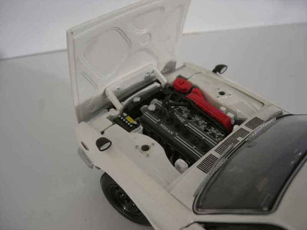 Nissan Skyline 2000 gt-r kpgc 10 white 1/18 Kyosho