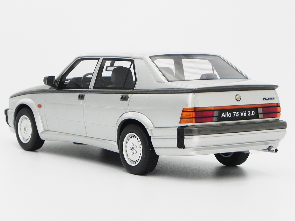 Alfa Romeo 75 3.0 v6 LM087C grey 1/18 Laudoracing Models