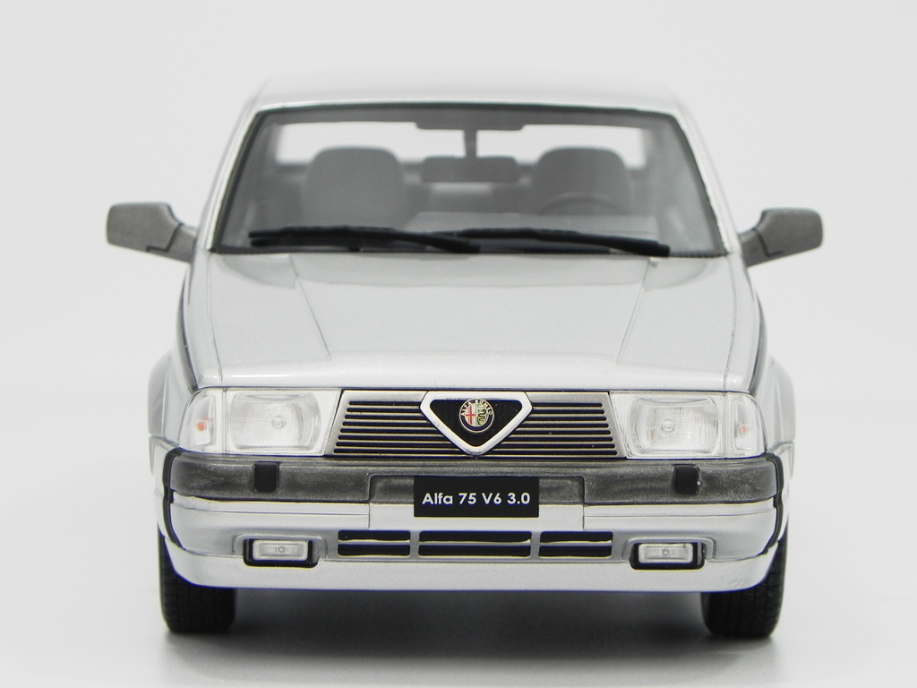 Alfa Romeo 75 3.0 v6 LM087C grey 1/18 Laudoracing Models