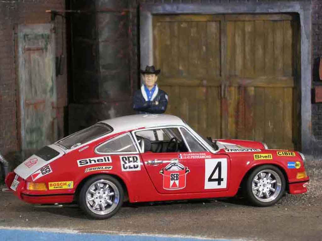 Porsche 911 2.4 monte carlo 1972 1/18 Universal Hobbies