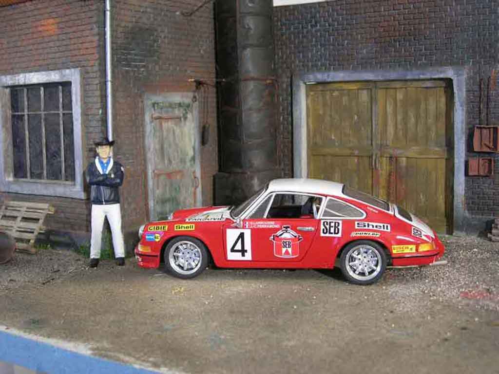 Porsche 911 2.4 monte carlo 1972 1/18 Universal Hobbies