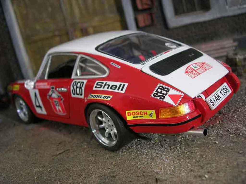 Porsche 911 2.4 monte carlo 1972 1/18 Universal Hobbies