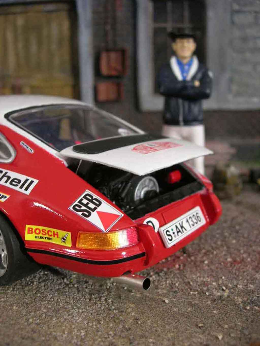 Porsche 911 2.4 monte carlo 1972 1/18 Universal Hobbies