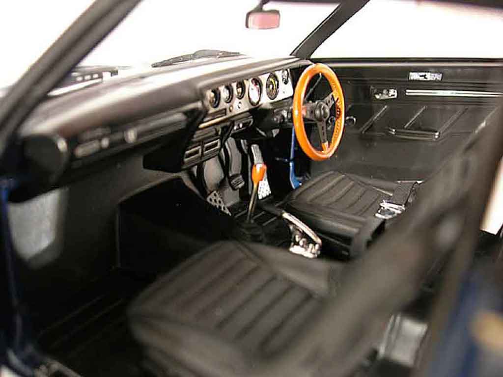 Nissan Skyline 2000 gt-r kpgc 110 racing version 1/18 Kyosho