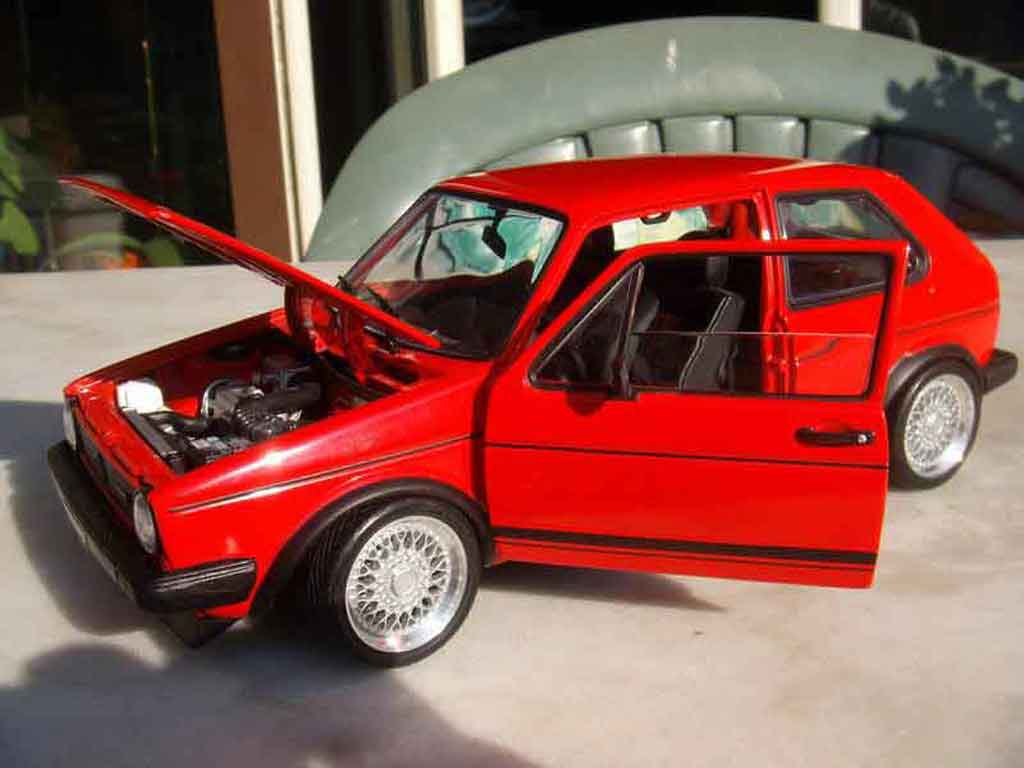 Volkswagen Golf GTI rouge jantes bbs 1/18 Solido