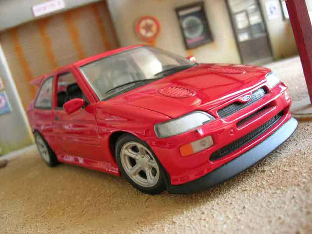 Ford Escort Cosworth rs red 1/18 Ut Models