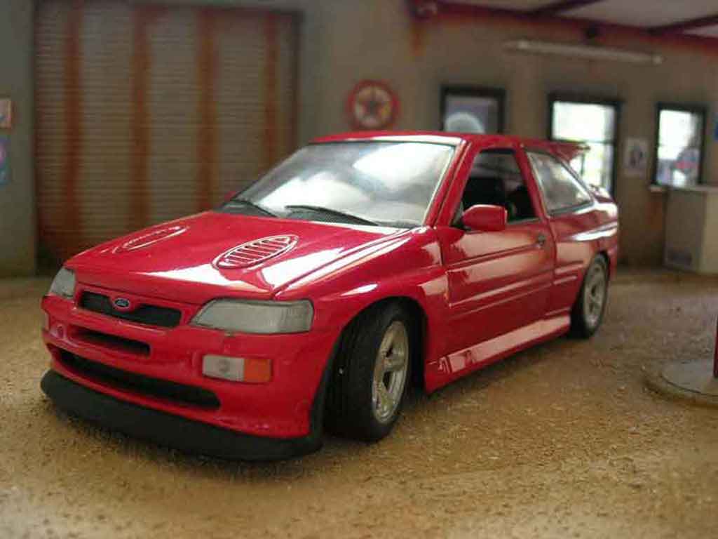 Ford Escort Cosworth rs red 1/18 Ut Models
