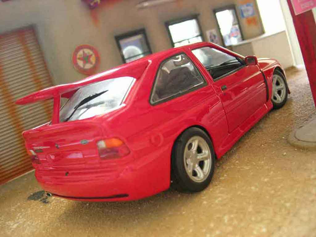 Ford Escort Cosworth rs red 1/18 Ut Models