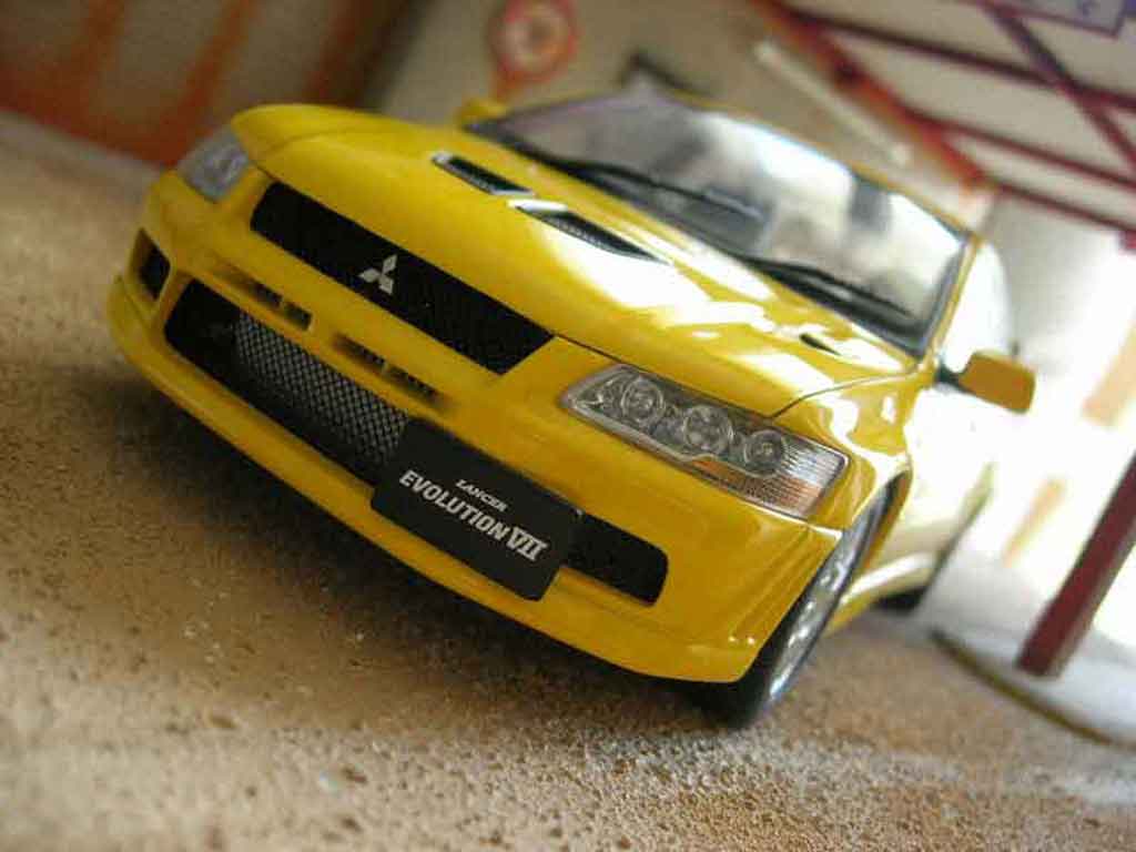 Mitsubishi Lancer Evolution VII yellow 1/18 Autoart