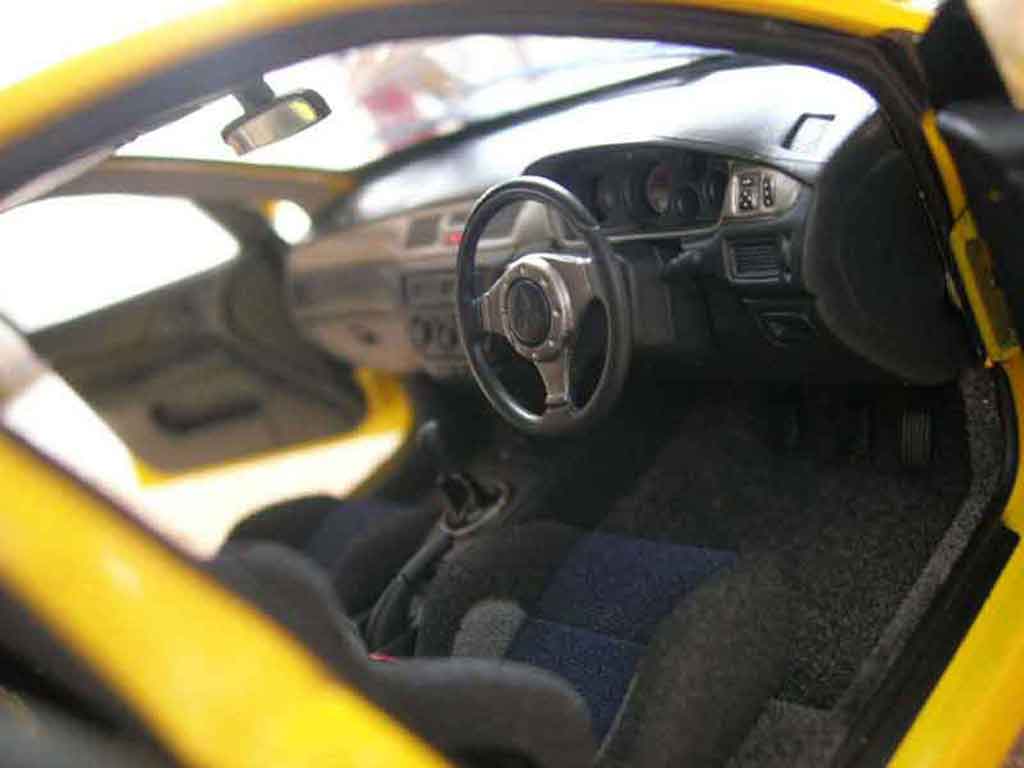Mitsubishi Lancer Evolution VII yellow 1/18 Autoart