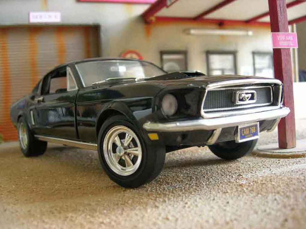 Ford Mustang Hardtop coupe noir 1/18 Ertl