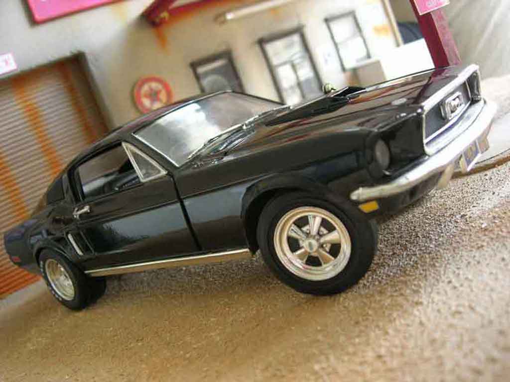Ford Mustang Hardtop coupe noir 1/18 Ertl