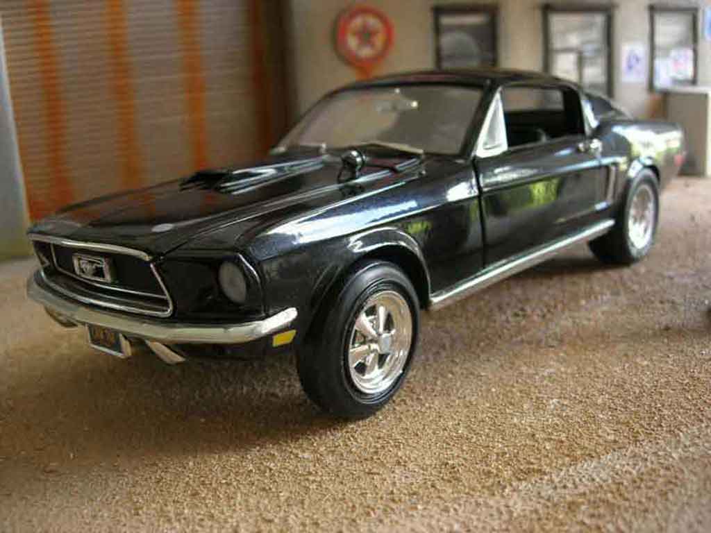 Ford Mustang Hardtop coupe noir 1/18 Ertl