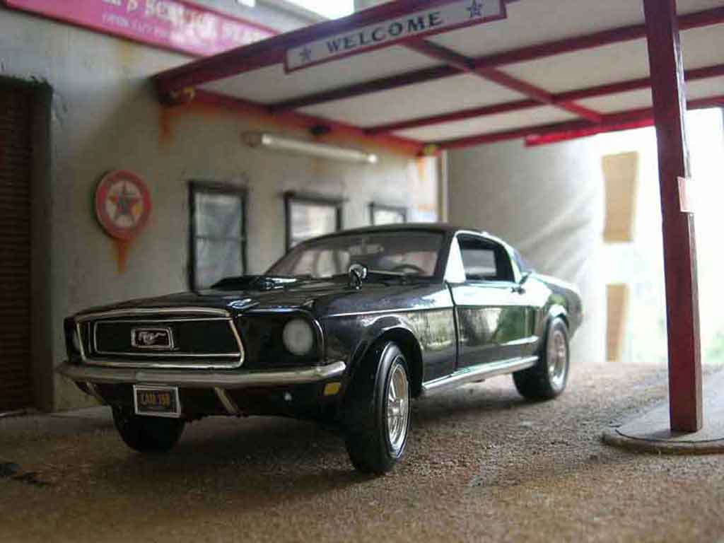 Ford Mustang Hardtop coupe noir 1/18 Ertl