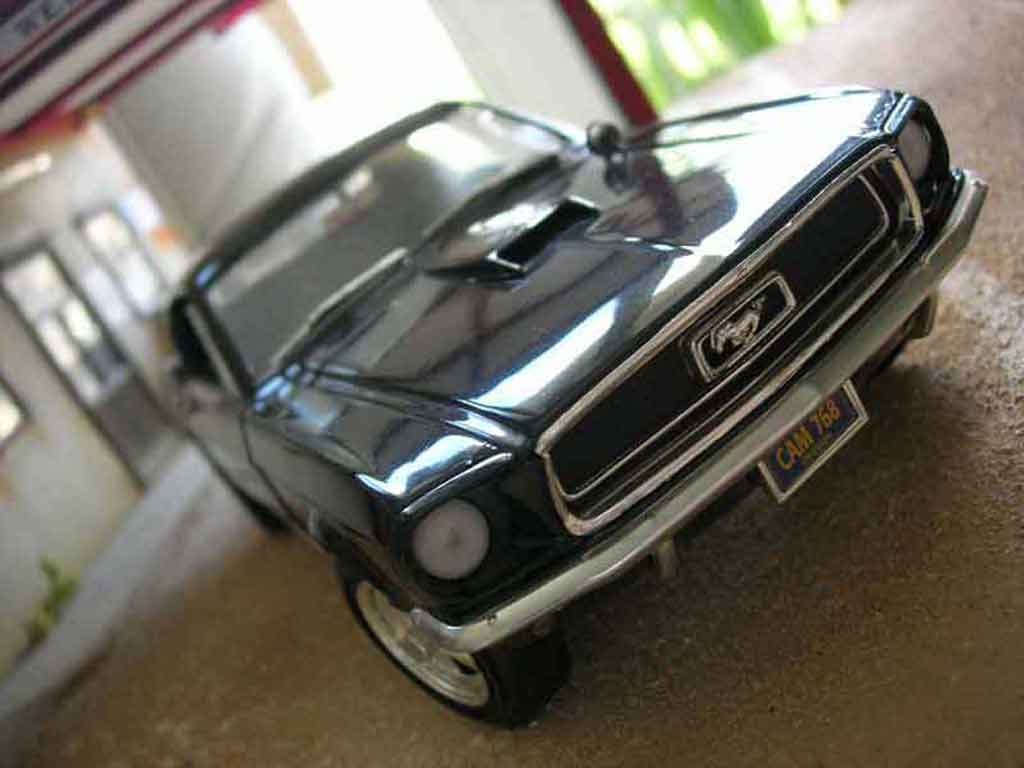 Ford Mustang Hardtop coupe noir 1/18 Ertl