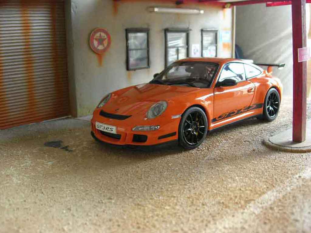 Porsche 911 GT3 RS orange jantes black 1/18 Autoart