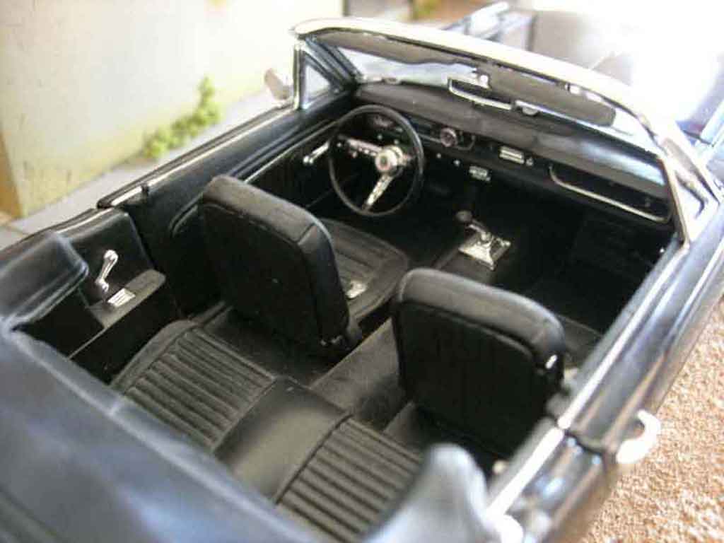 Ford Mustang Convertible cabriolet black 1/18 Welly