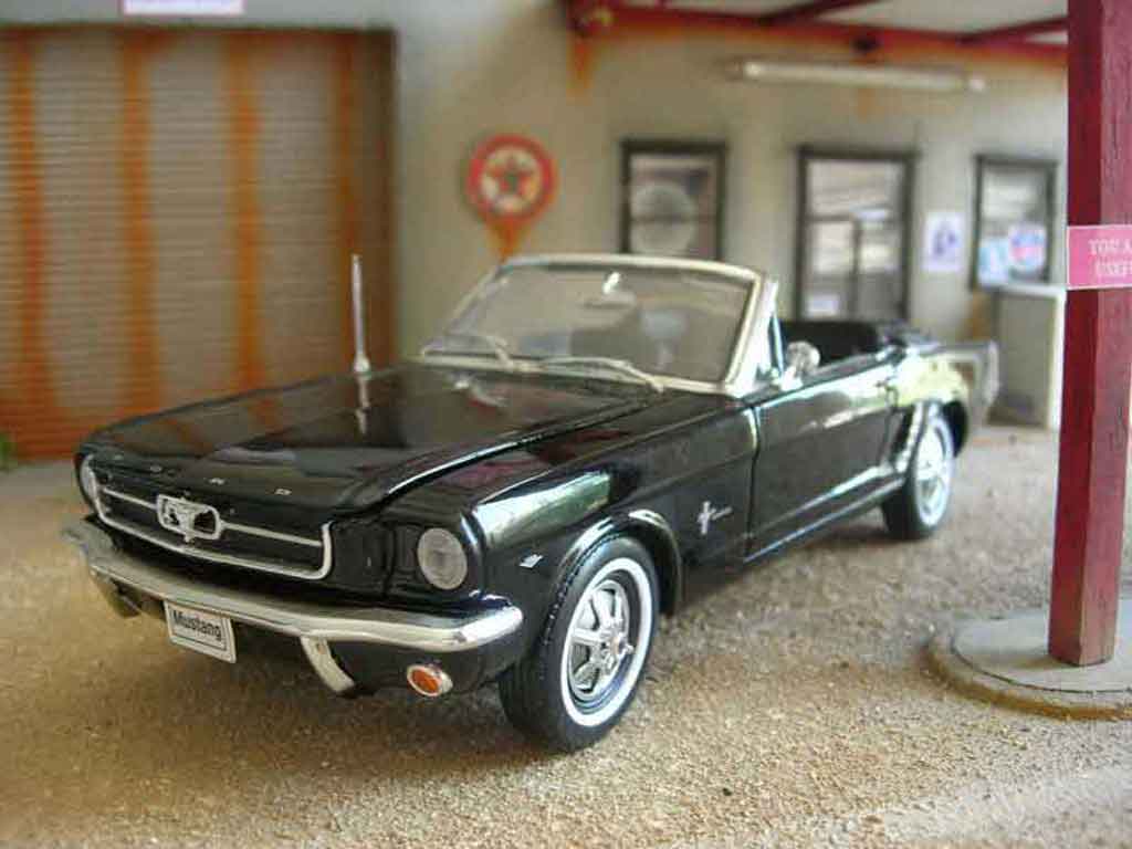 Ford Mustang Convertible cabriolet black 1/18 Welly