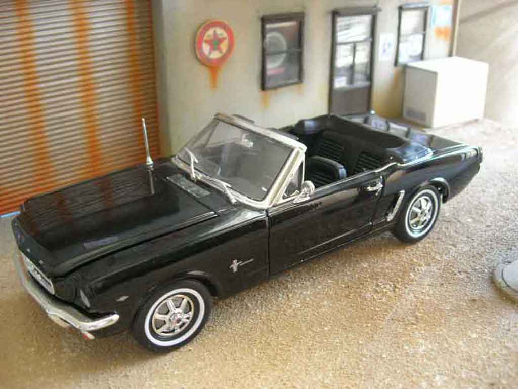 Ford Mustang Convertible cabriolet black 1/18 Welly