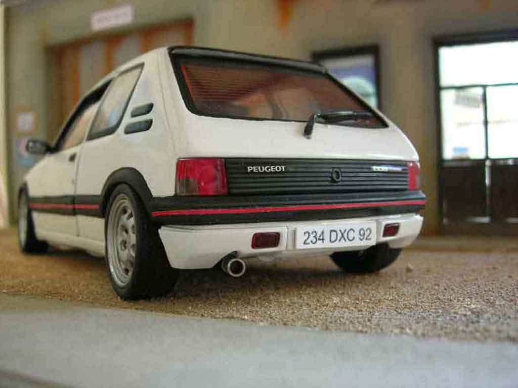 Peugeot 205 GTI 1/18 Solido 1.9 Blanc Meije GTI ligne groupe n diecast model cars