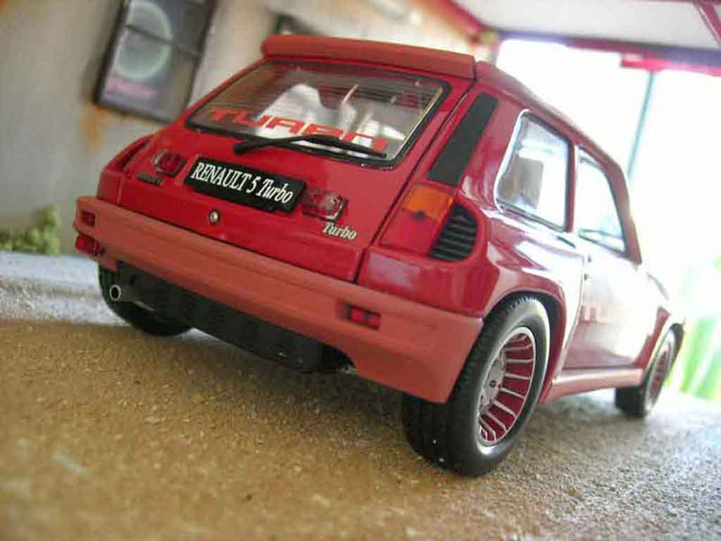Renault 5 Turbo 1 red 1/18 Universal Hobbies