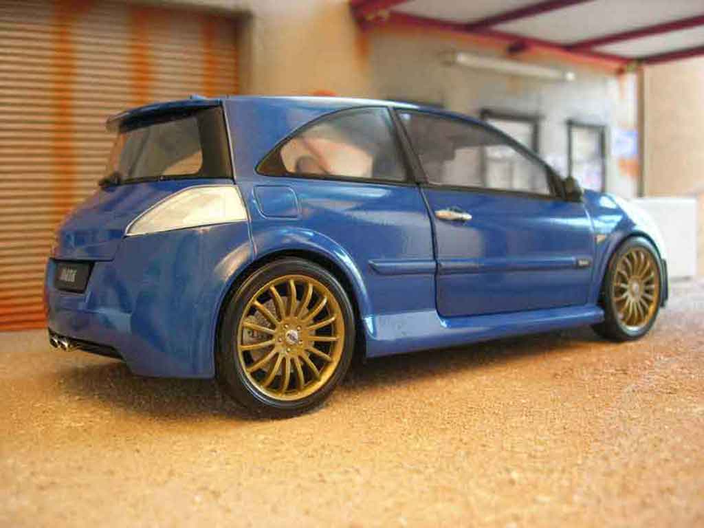 Renault Megane MTK vampire blue 1/18 Norev