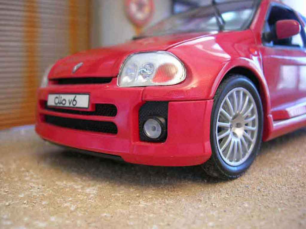 Renault Clio V6 red 1/18 Universal Hobbies