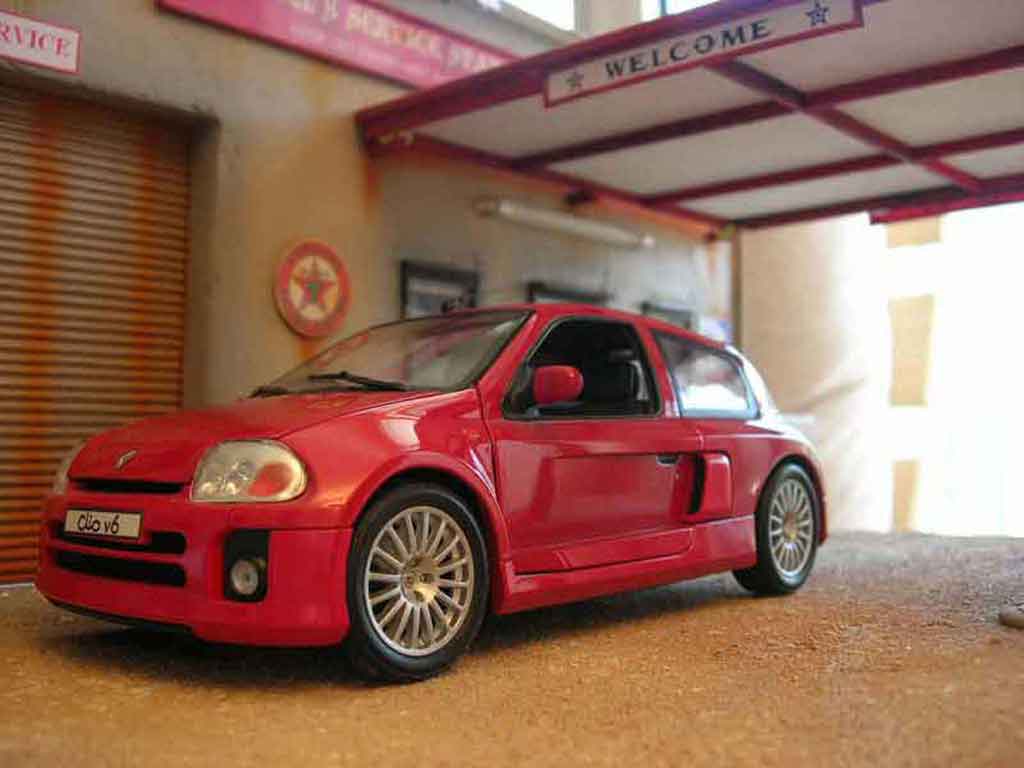 Renault Clio V6 red 1/18 Universal Hobbies