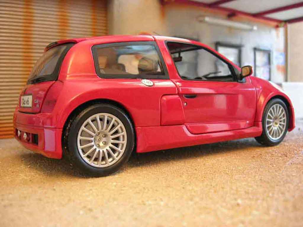 Renault Clio V6 red 1/18 Universal Hobbies