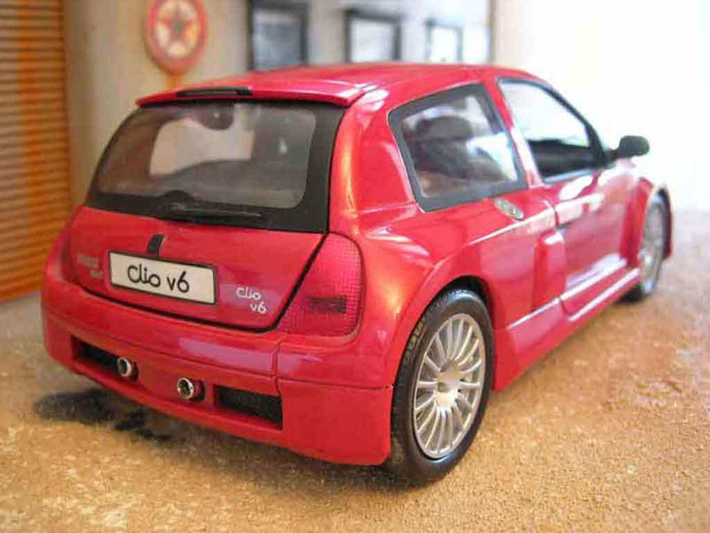 Renault Clio V6 red 1/18 Universal Hobbies