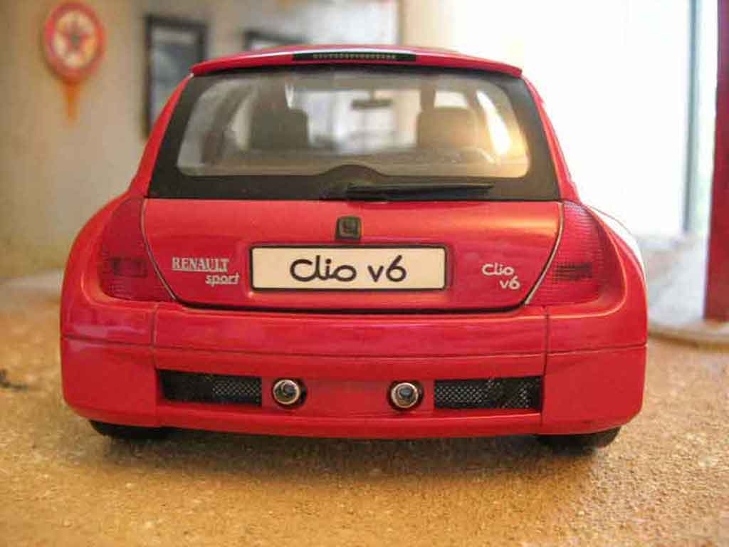 Renault Clio V6 red 1/18 Universal Hobbies