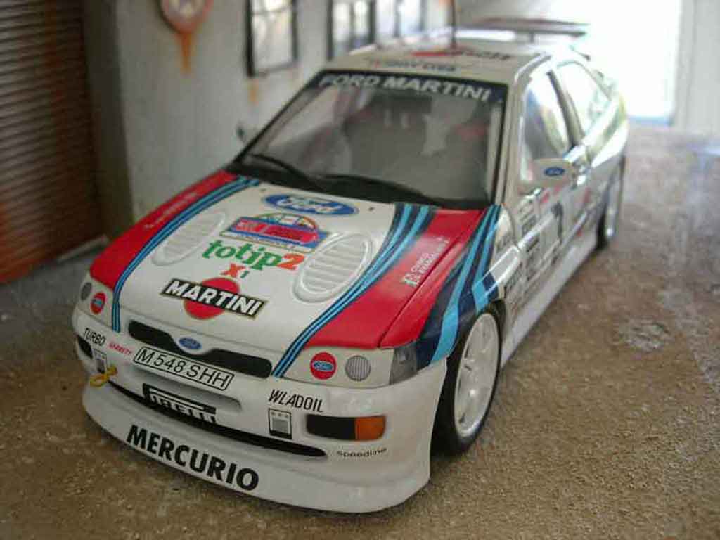 Ford Escort Cosworth rs martini 1/18 Ut Models