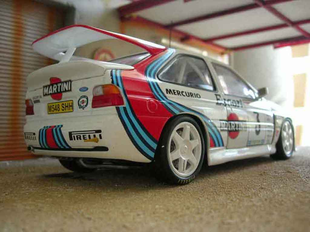 Ford Escort Cosworth rs martini 1/18 Ut Models