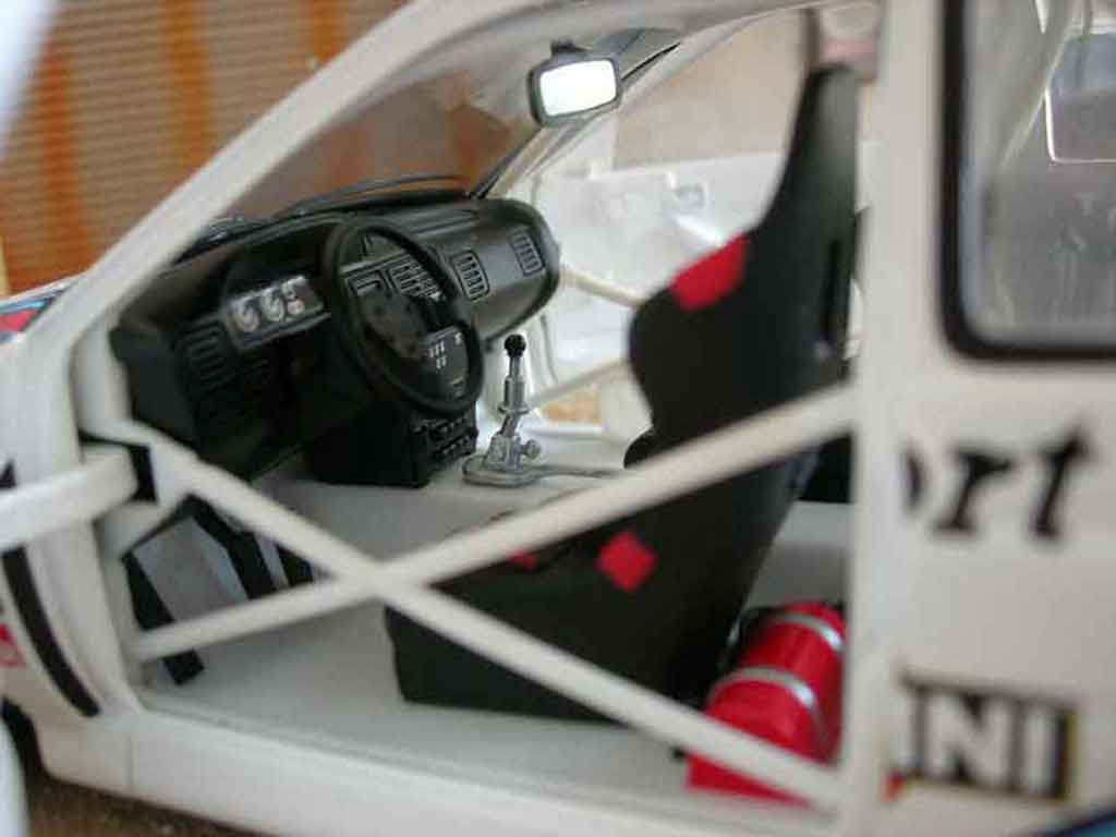 Ford Escort Cosworth rs martini 1/18 Ut Models