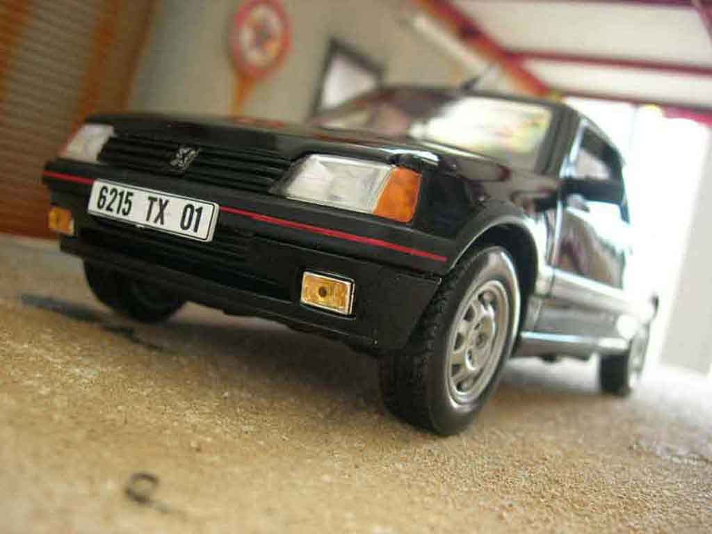 Peugeot 205 GTI 1.9 black onyx 1/18 Solido