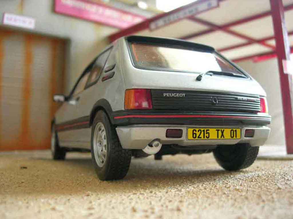 Peugeot 205 GTI 1.9 grey futura 1/18 Solido