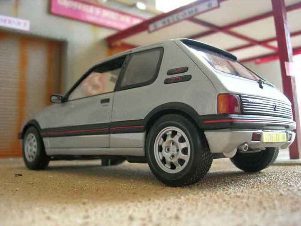 Peugeot 205 GTI 1.9 grey futura 1/18 Solido
