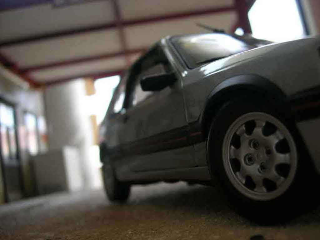 Peugeot 205 GTI 1.9 grey futura 1/18 Solido